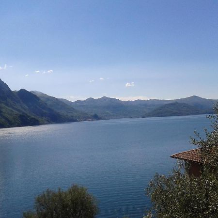 Luxurious Attic-Swimming Pool Vila Riva di Solto Exterior foto