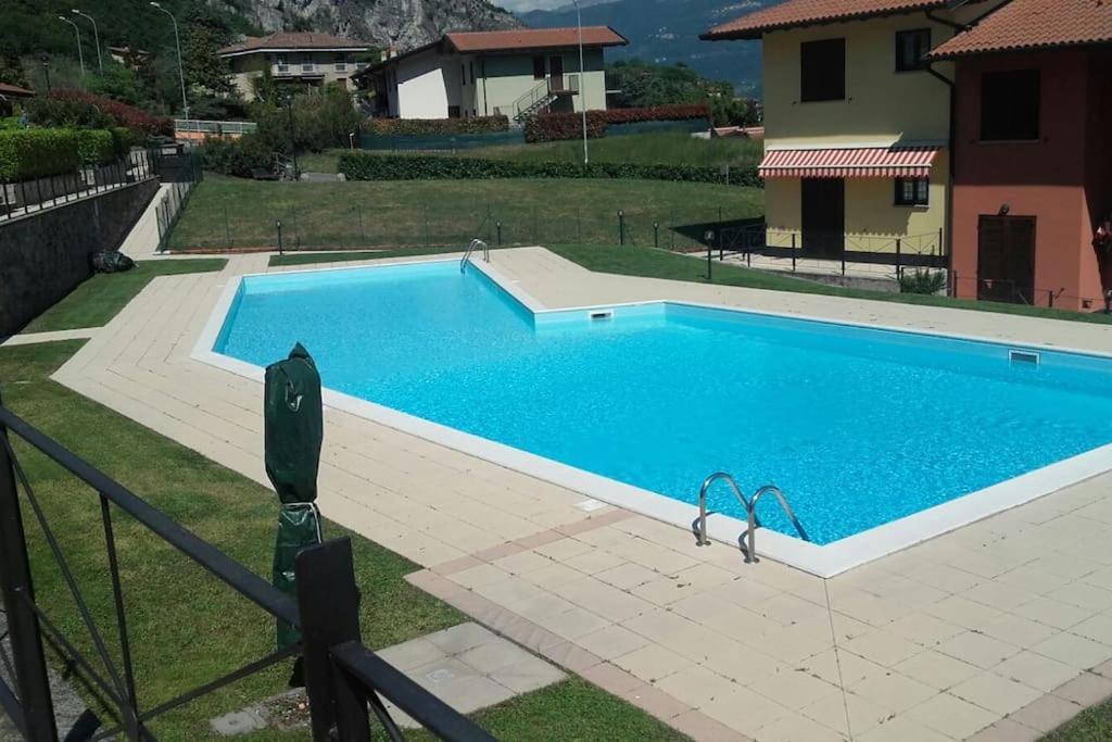 Luxurious Attic-Swimming Pool Vila Riva di Solto Exterior foto